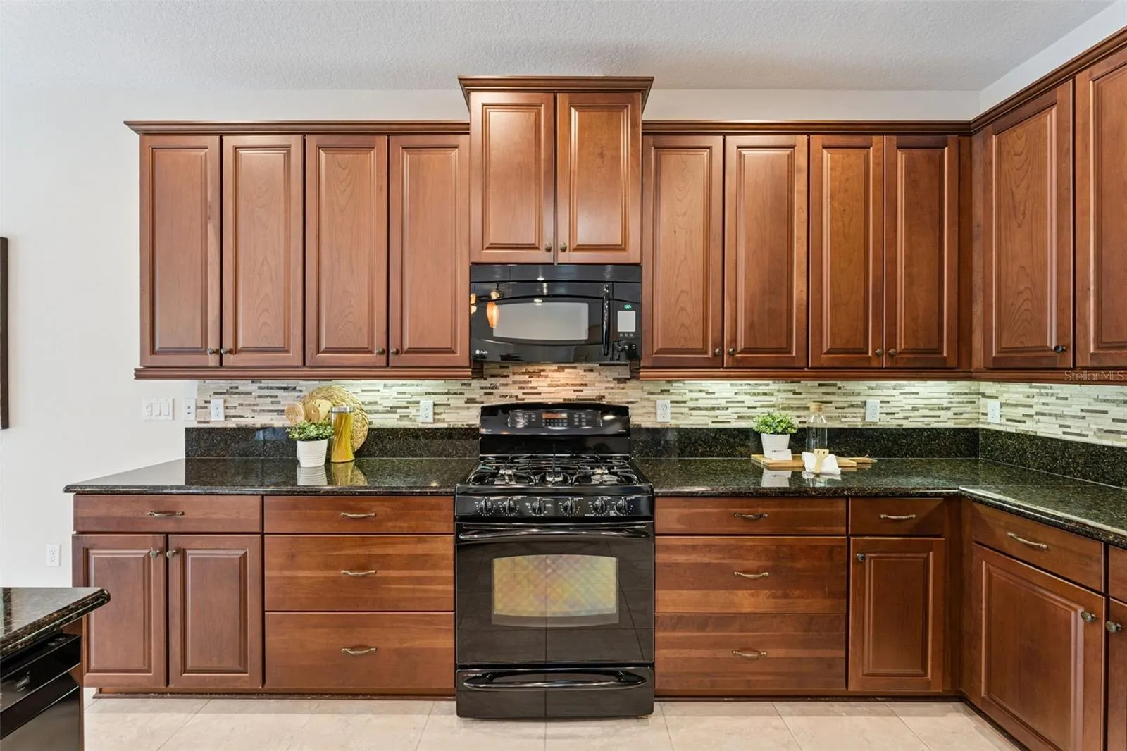 Kitchen w/ Pot & Pan drawers, pull-out shelving & a 5-burner natural gas convection range