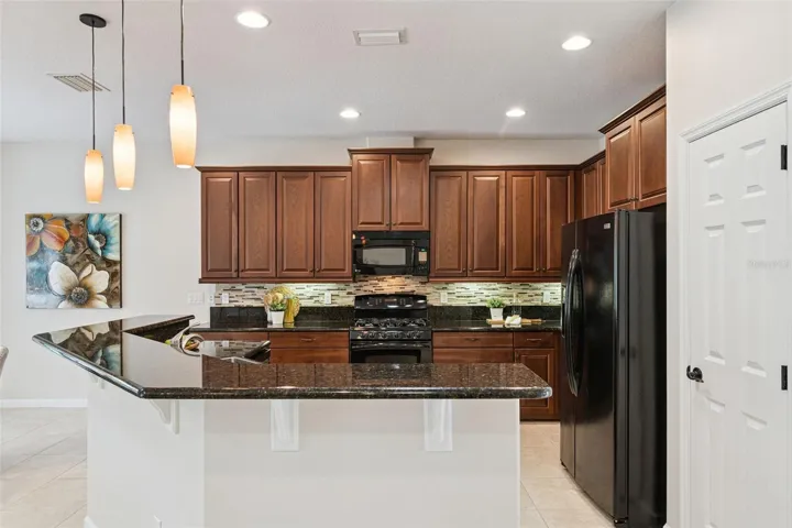 Kitchen w/ pendant lighting above the breakfast bar