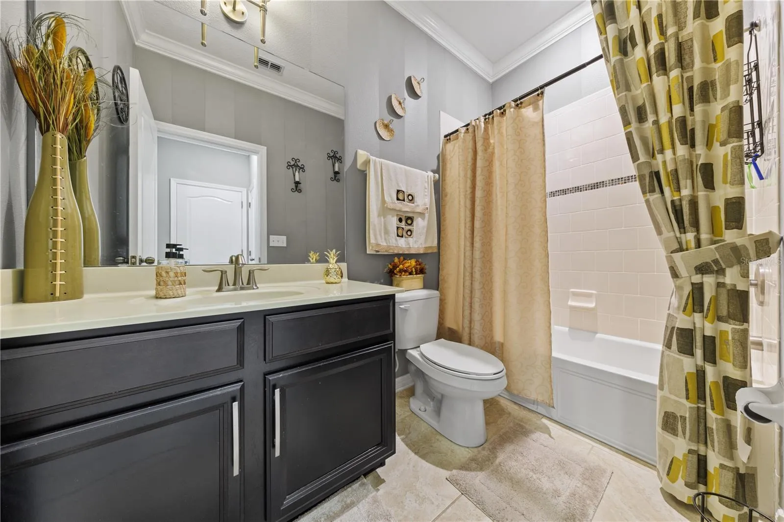 1st Floor full bathoom