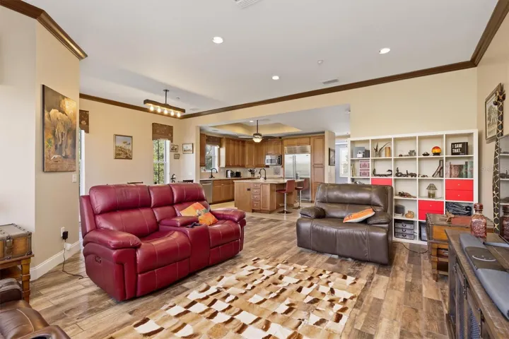 Living Kitchen spacious open floor plan