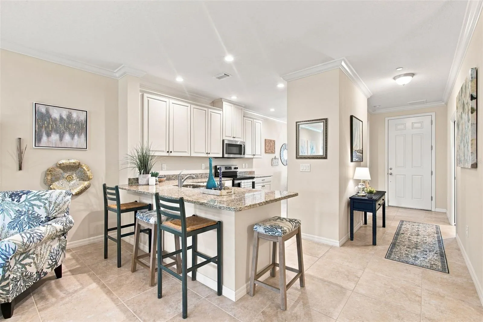 Kitchen Island/Bar seating