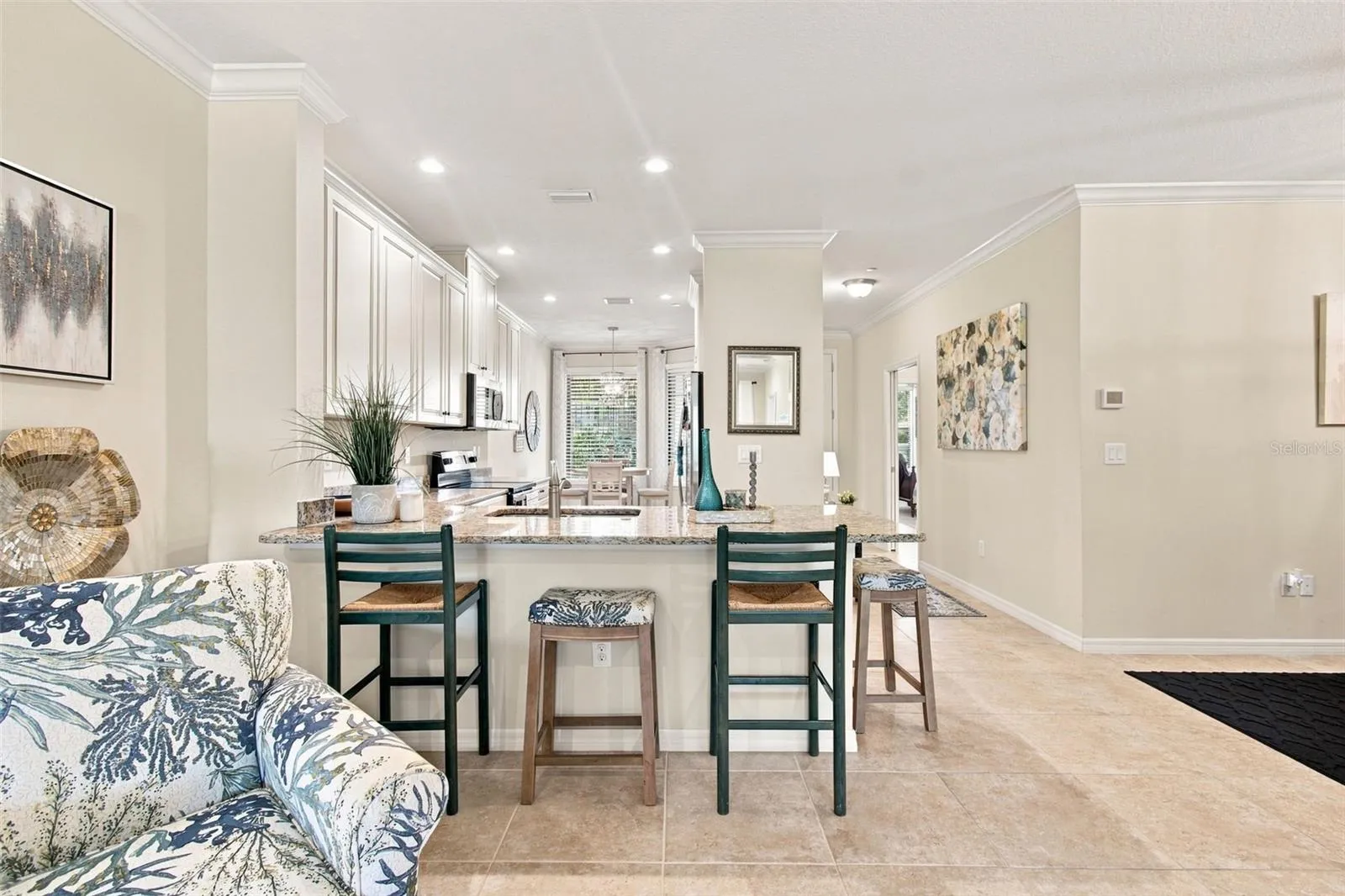 Kitchen Island/Bar seating