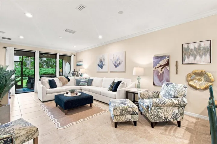 Living room with access to the Lani