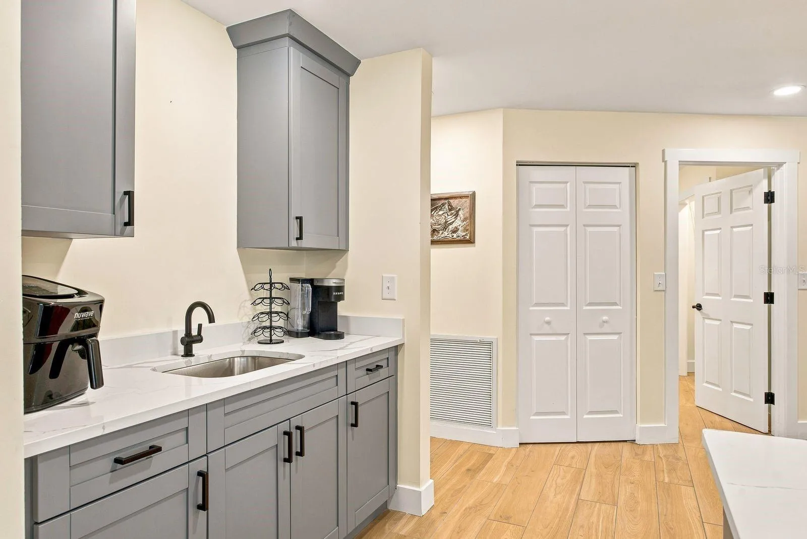 Coffee Area / Wet bar