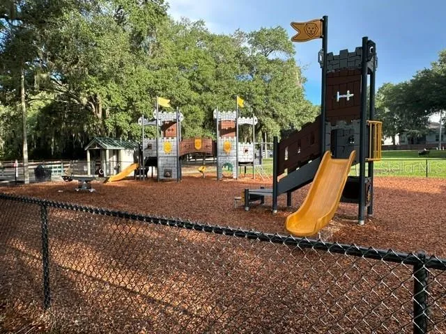 PRAIRIE LAKE PARK - Playground