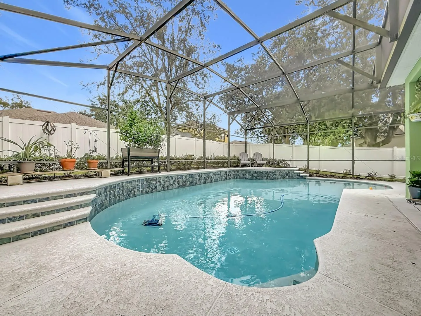 SCREENED POOL, ELEVATED DECKING