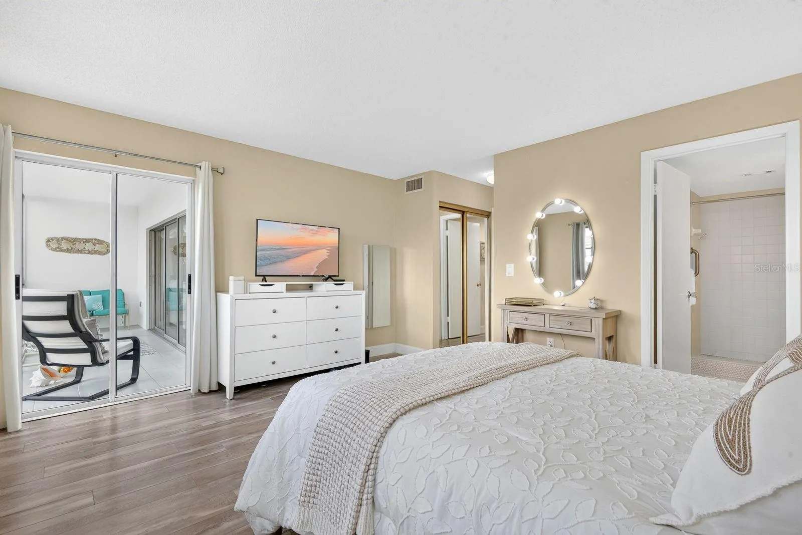 Master Bedroom facing lanai