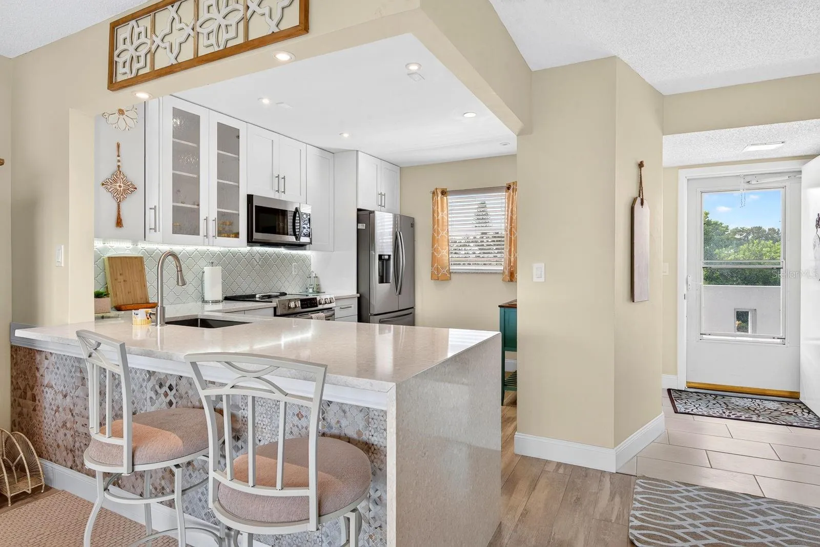 Update Kitchen facing front including breakfast bar