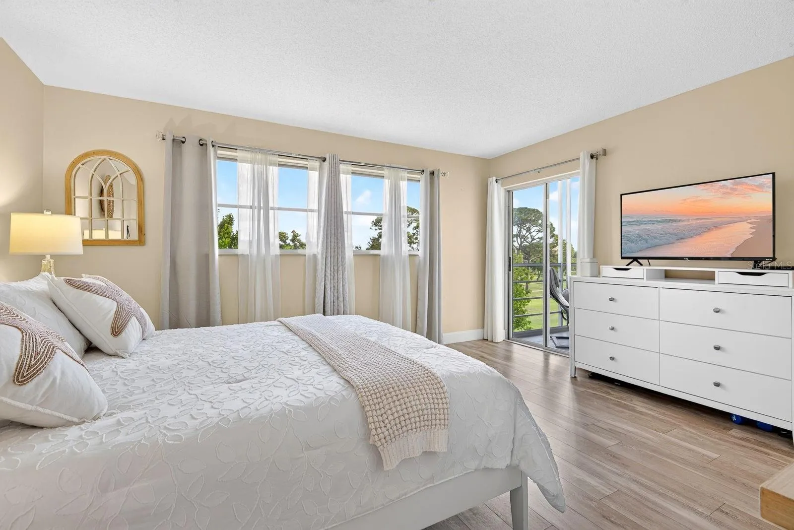 Master Bedroom facing lanai
