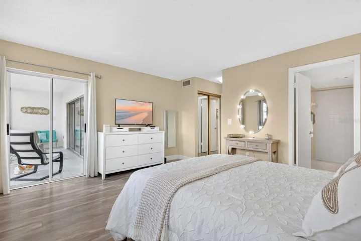 Master Bedroom facing lanai