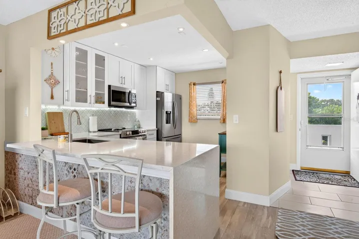 Update Kitchen facing front including breakfast bar