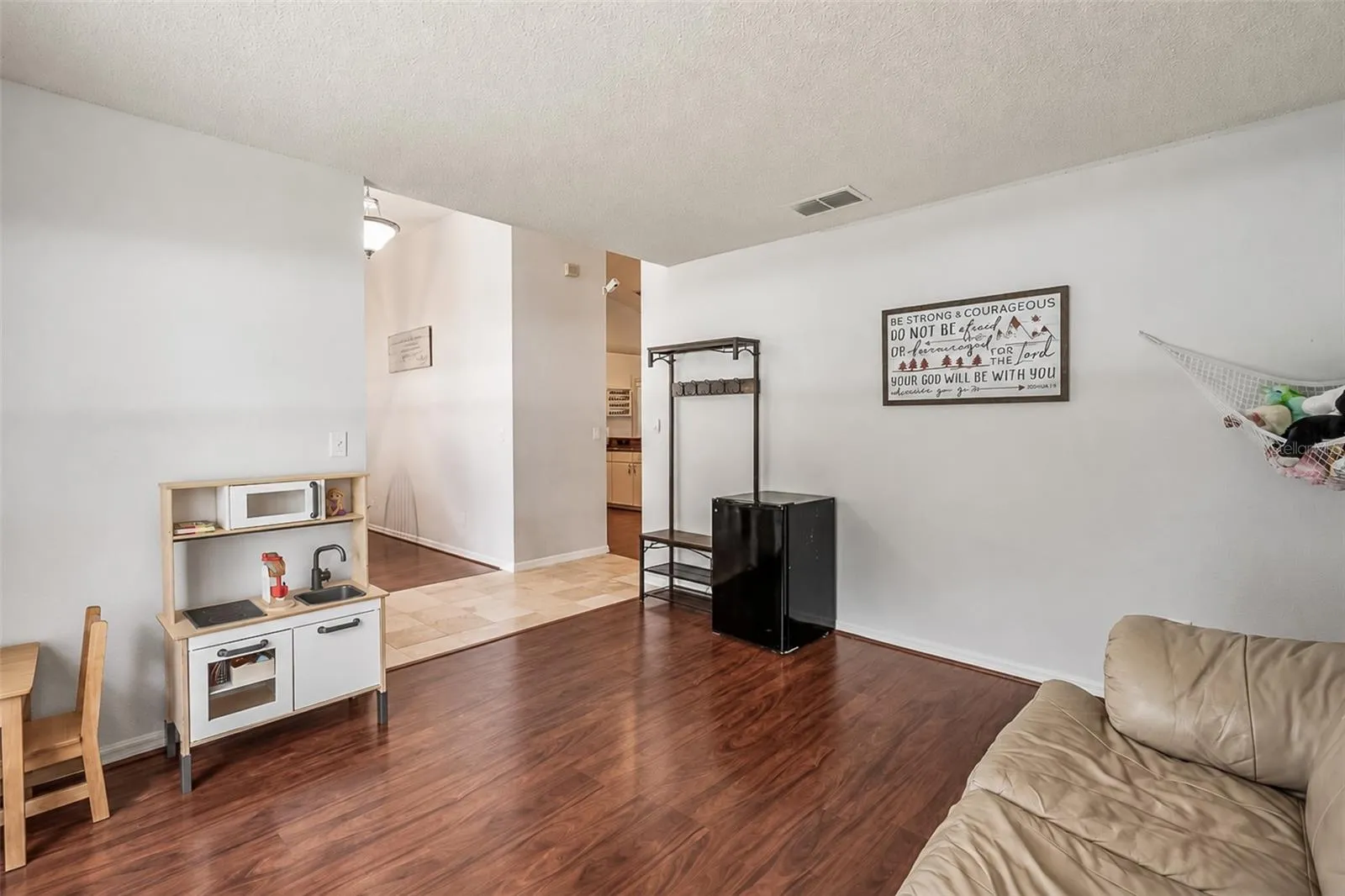 Living room/play room