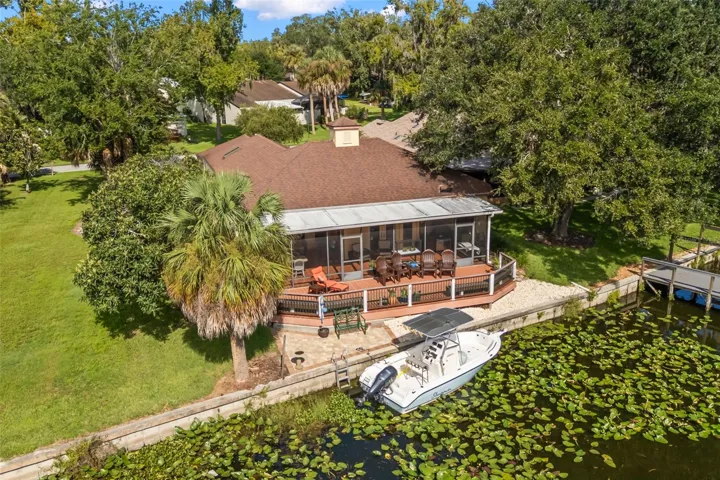 Fantastic home on lagoon to Lake Harris
