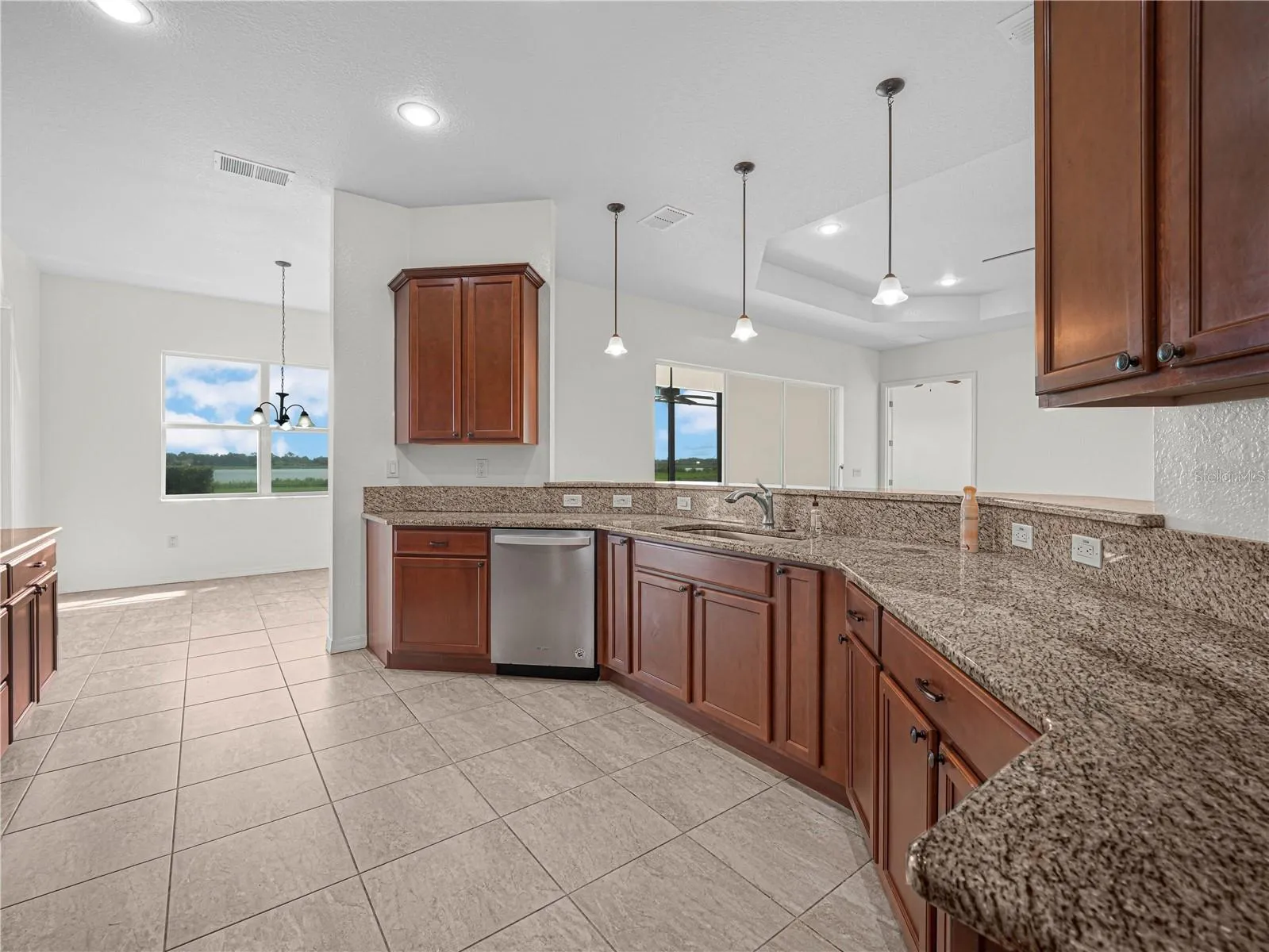 Pendant Lighting on Breakfast Bar, Ample Counter Top Space