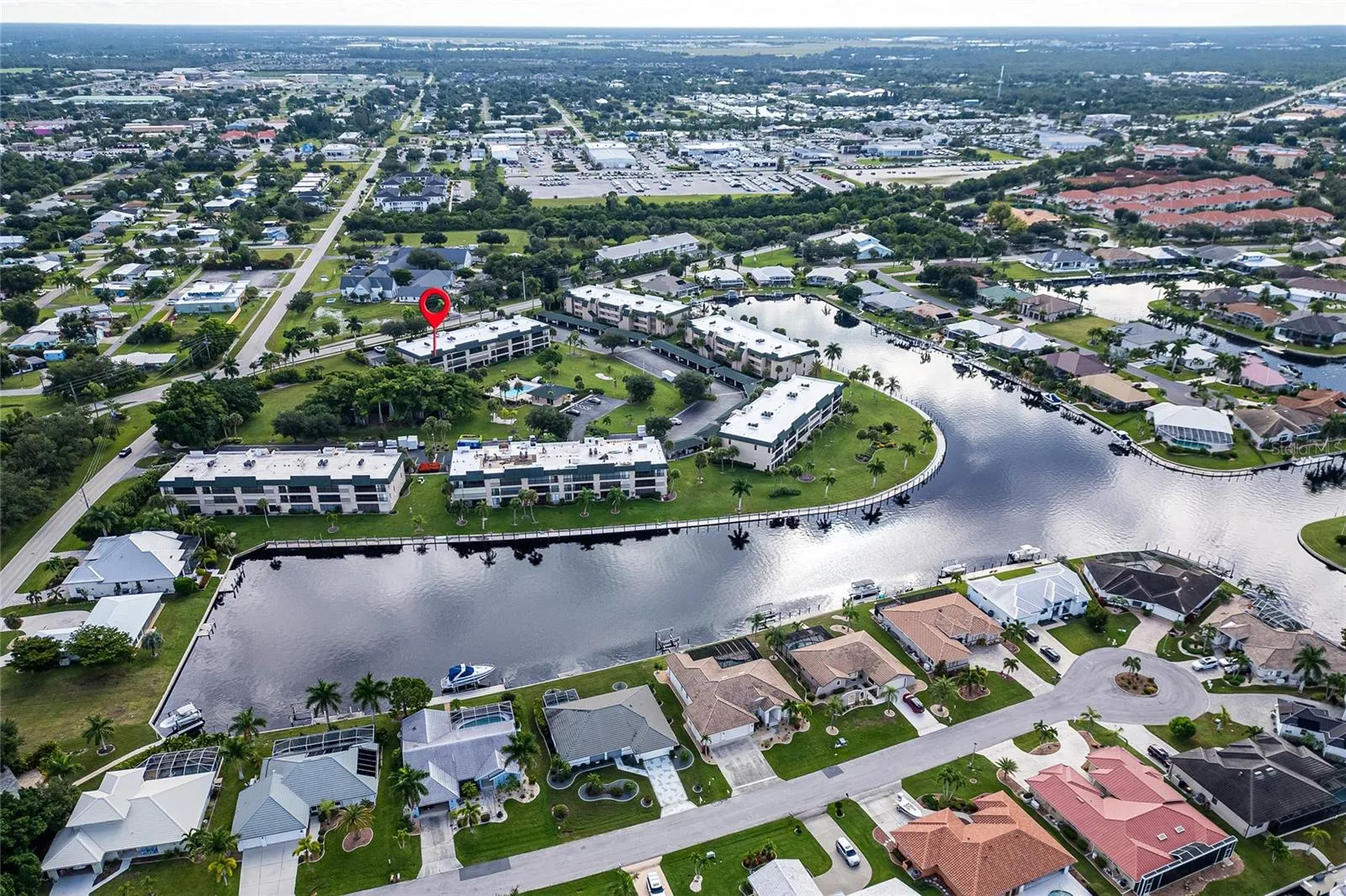 25 dock spaces, quick access to Charlotte Harbro