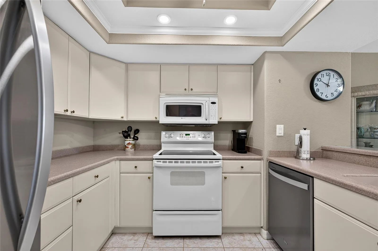Plenty of counter and cabinet space