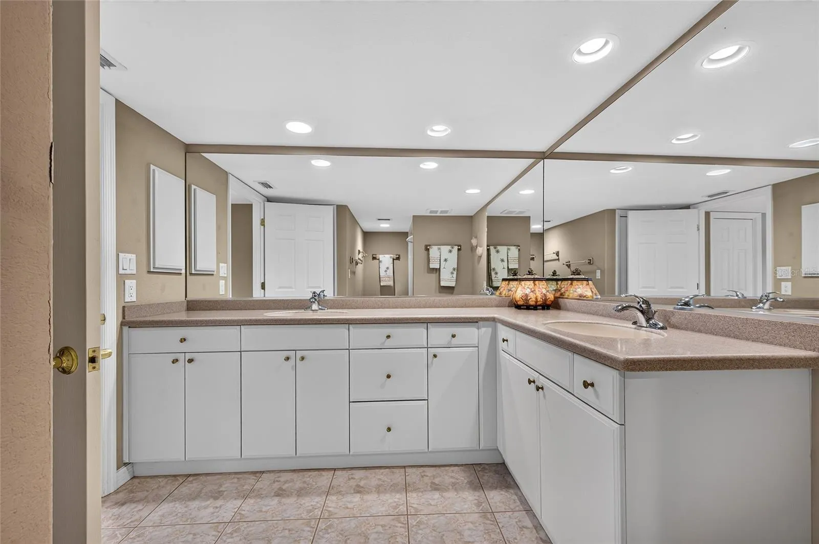 Ensuite primary bathroom