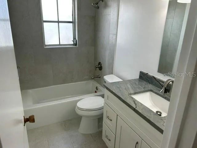 Bathroom with Granite Counters, Tile Flooring and a Tiled Shower/Tub surround