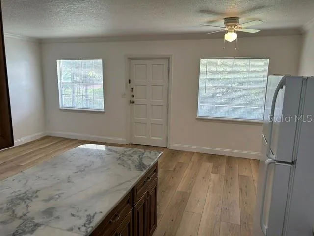 Kitchen Breakfast Bar