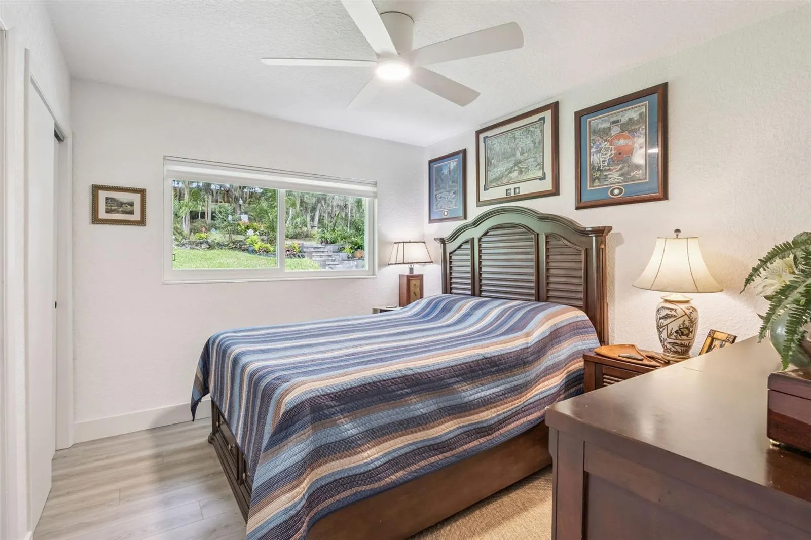 Comfortable additional bedroom bathed in natural light, perfect for family, guests, or a home office.