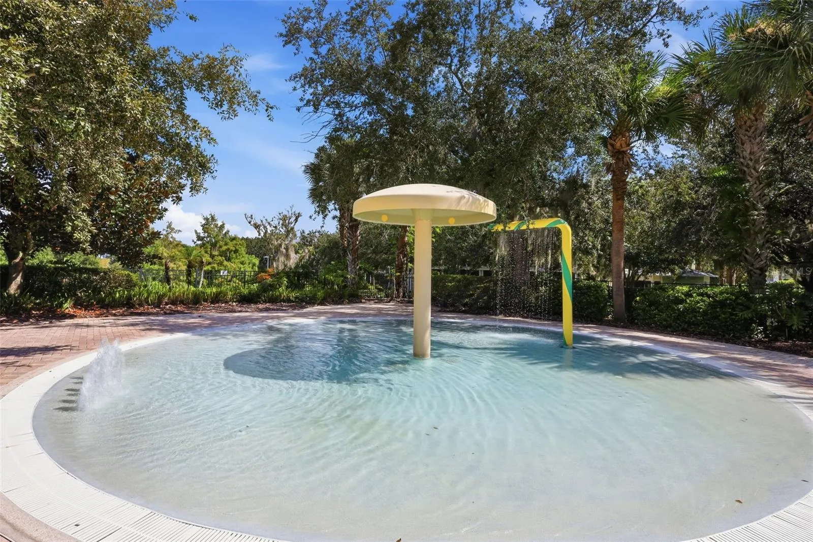 Large splash pad and kids zone!