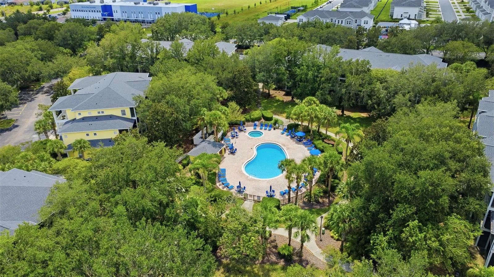 4 pools &amp; 6 hot tubs in the community!