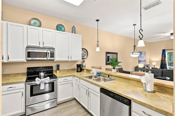 Well appointed kitchen overlooks dining &amp; family rooms!