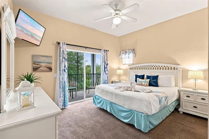 Large primary bedroom. Nice furniture!