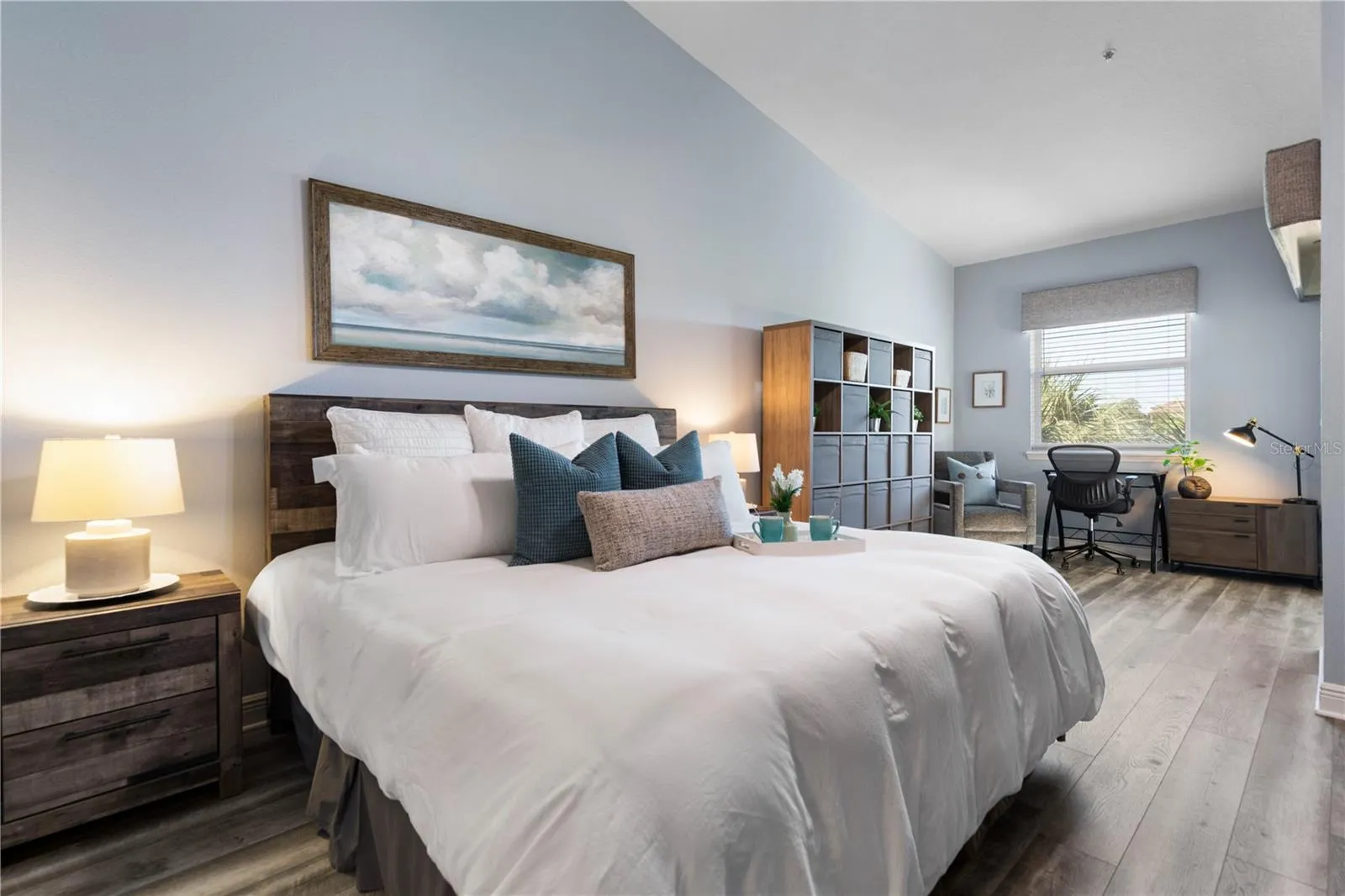 Spacious Owner's Suite with ensuite bath &amp; Walk-in closet