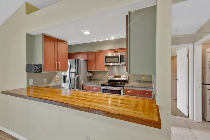 Beautiful wood bar/pass through to Kitchen... ideal for day to day meals or for entertaining