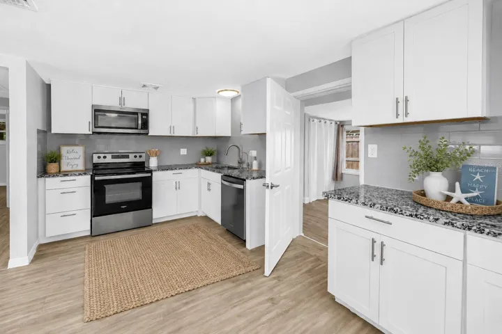 Newly renovated kitchen, virtually staged