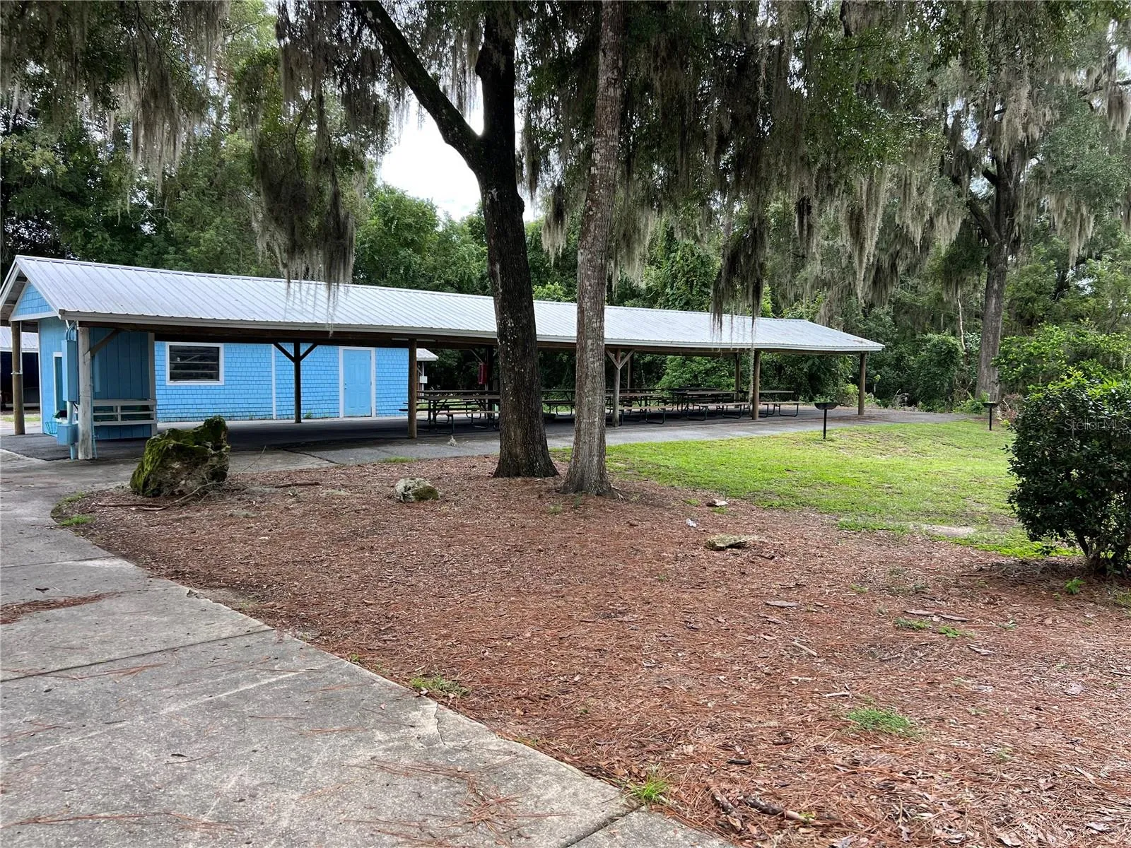 Rainbow Springs Clubhouse Picnic pavillion