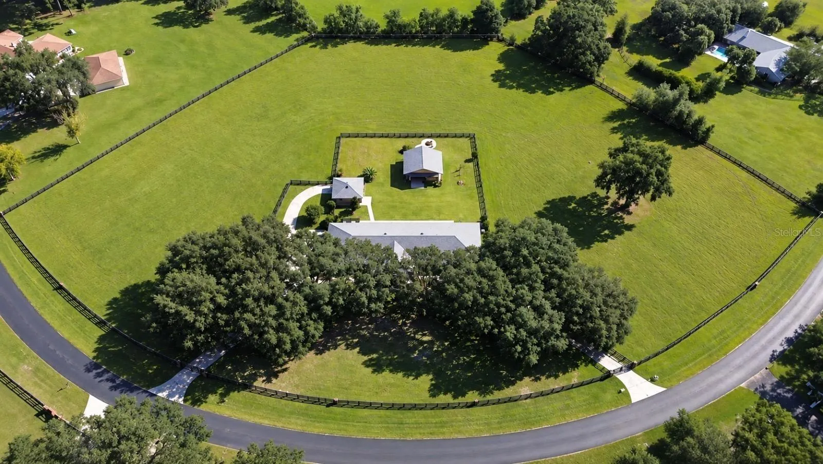 Aerial view with perimeter line