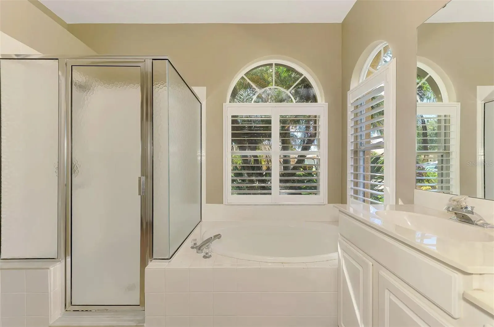 Master Bath tub