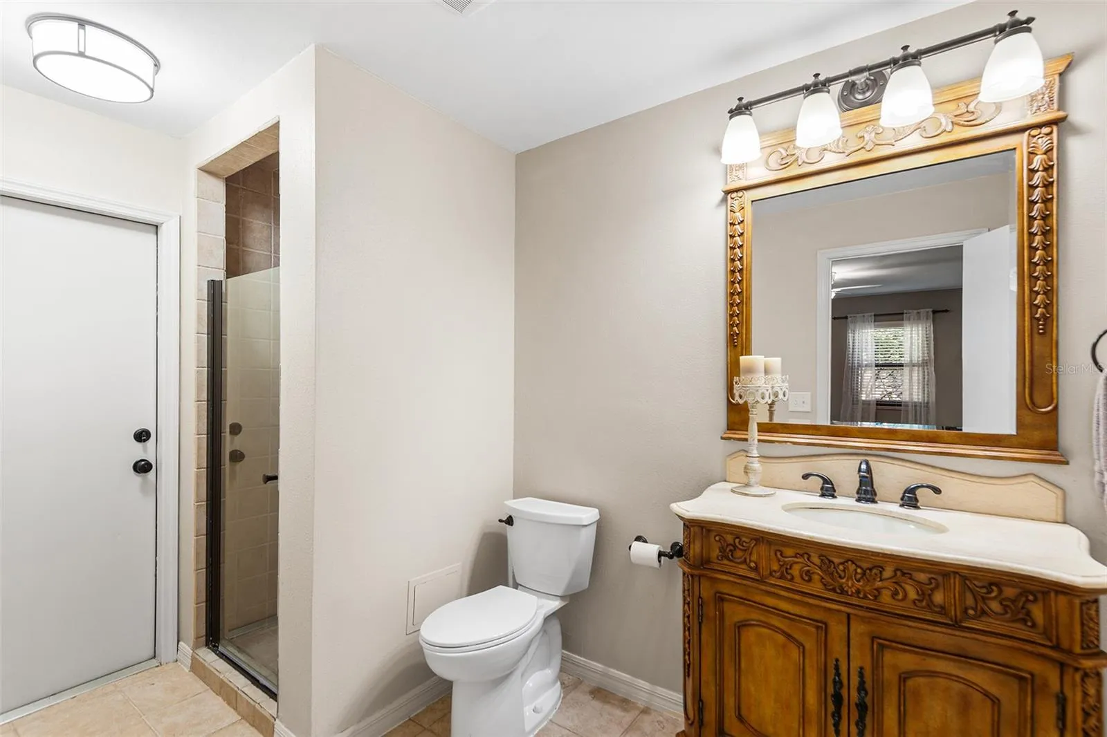 Primary En-Suite bathroom