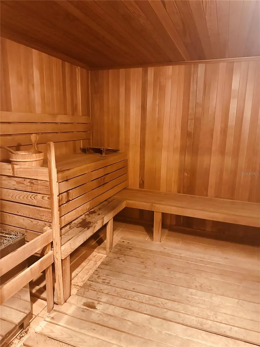 Grande Isle Stream Room