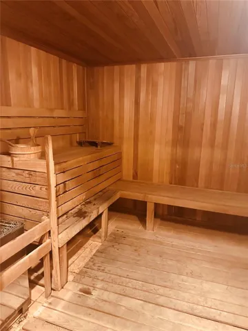 Grande Isle Stream Room