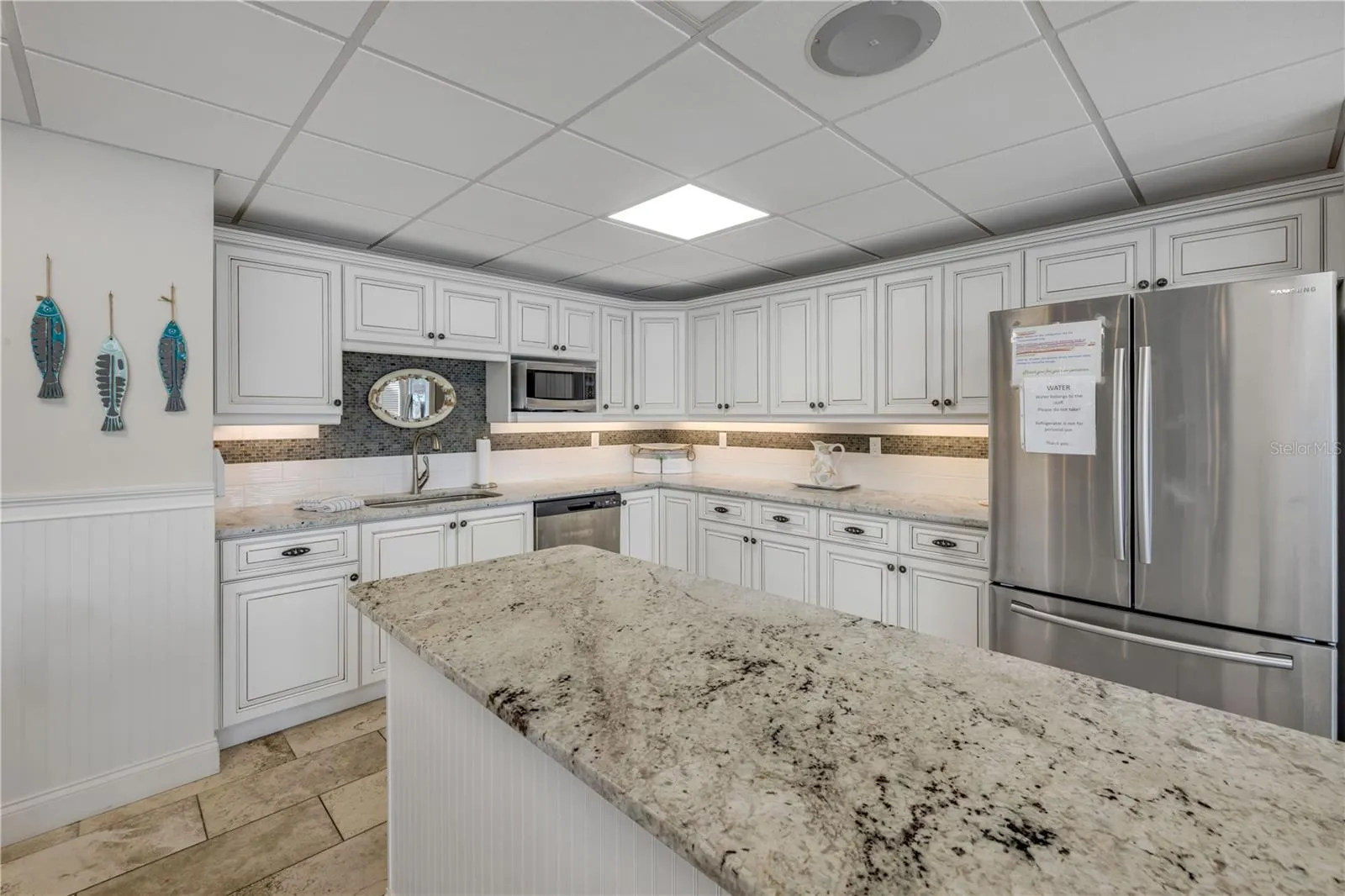 Pelican Lounge kitchen