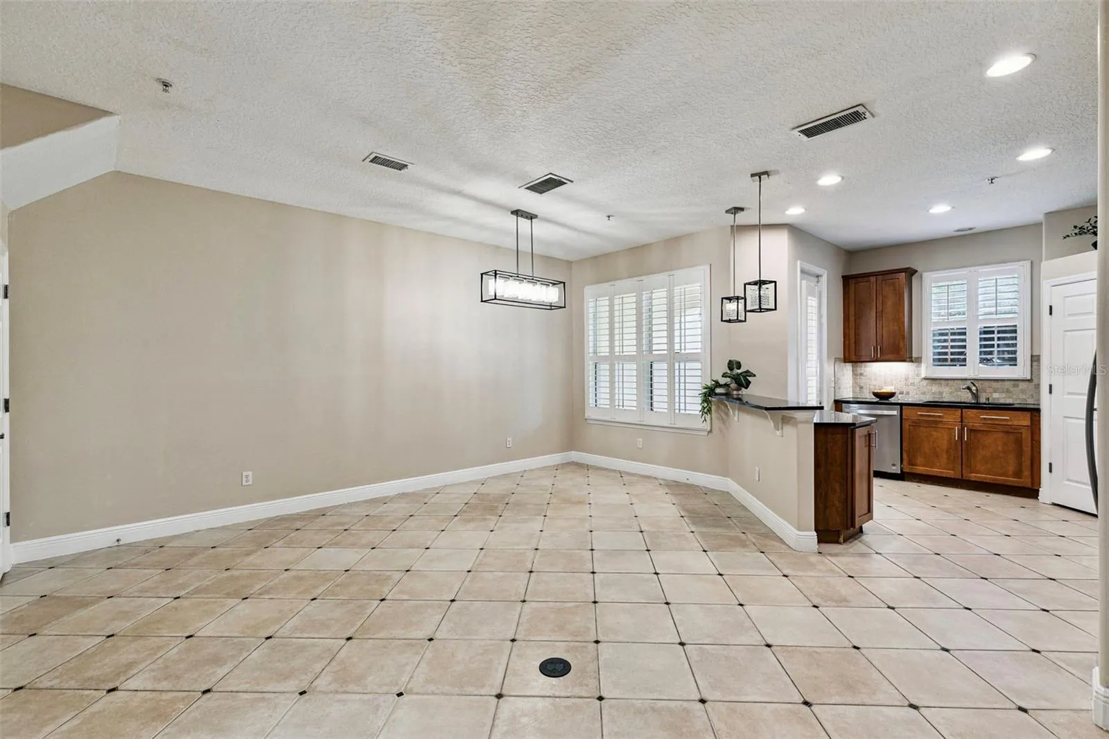 Living Dining Combo