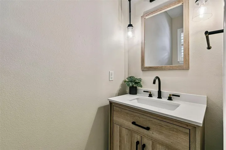 1/2 downstairs bathroom