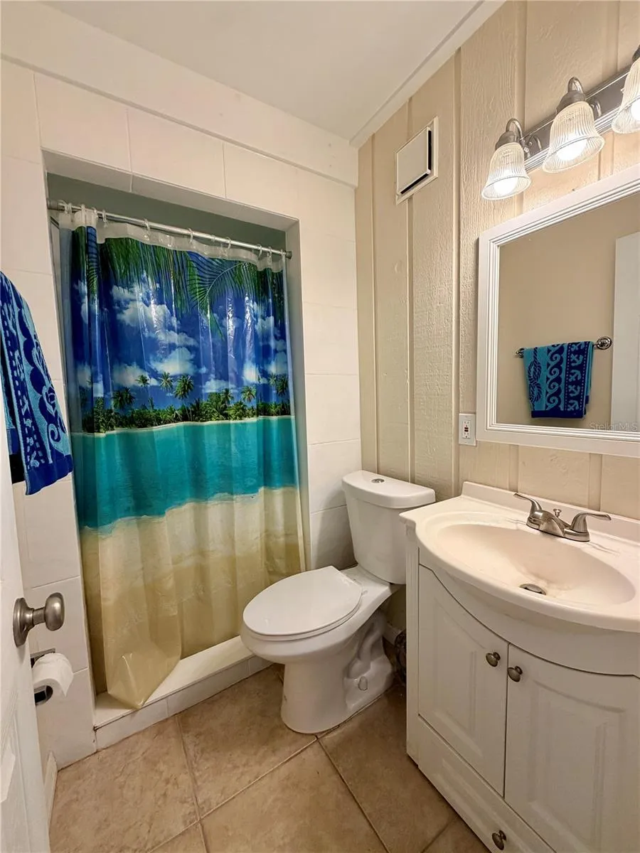 upstairs bathroom with showere