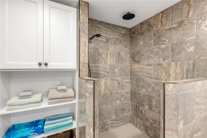 Apartment 1 Walk-in Shower and Linens