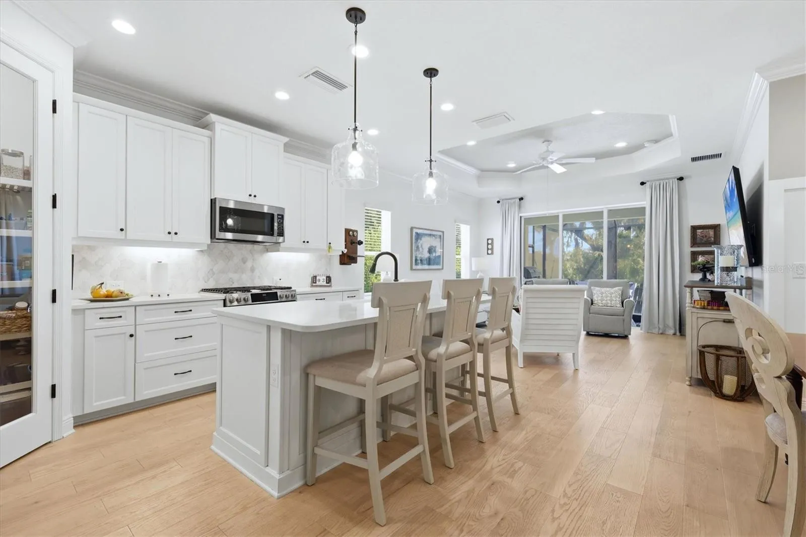 Kitchen/Upgraded Quartz Counter Tops