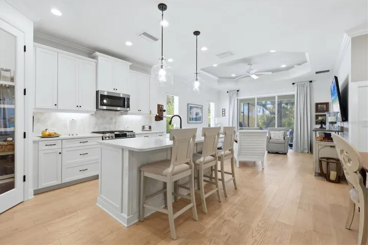 Kitchen/Upgraded Quartz Counter Tops