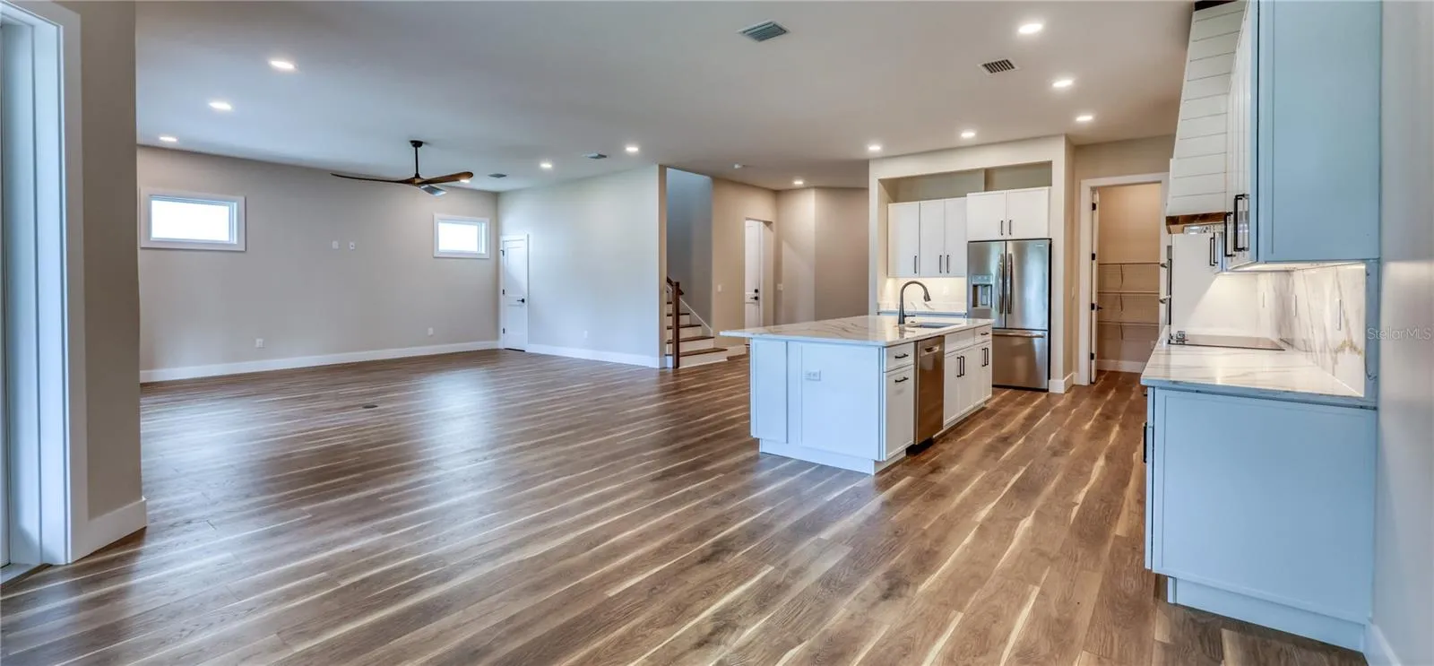 Kitchen &amp; Livingroom