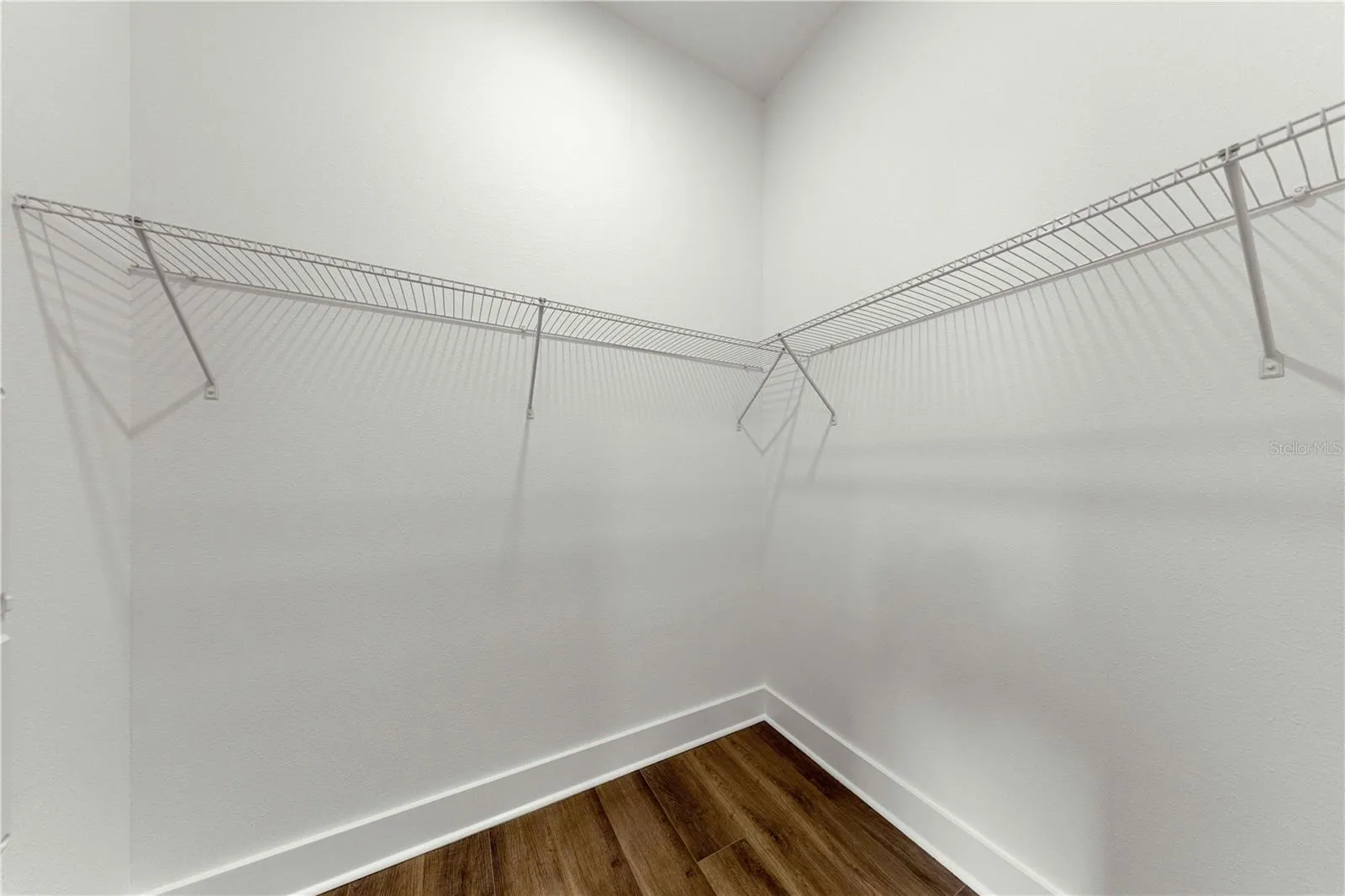 ENSUITE WALK-IN CLOSET