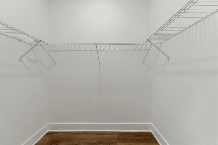 WALK IN CLOSET 2