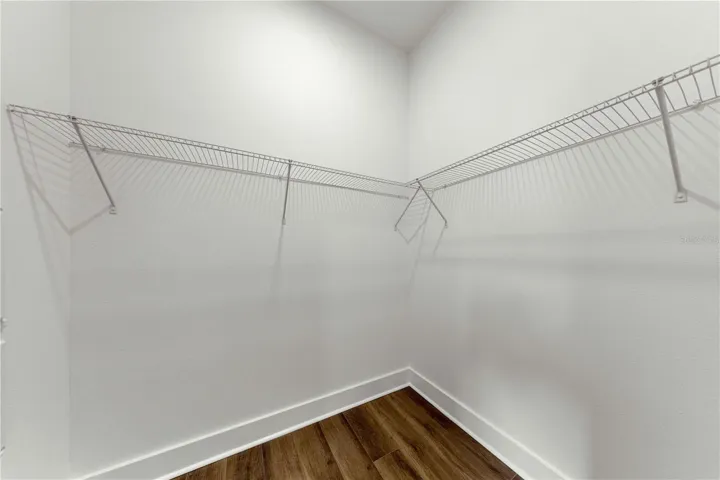 ENSUITE WALK-IN CLOSET