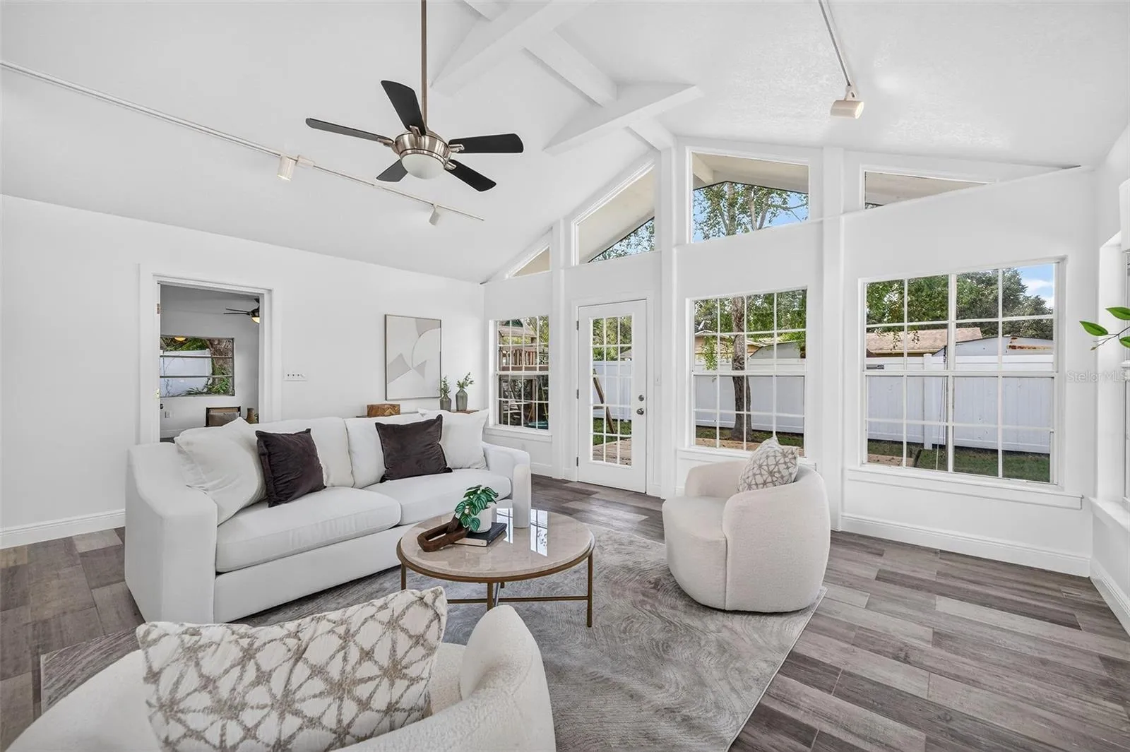 Family Room 19'x18'