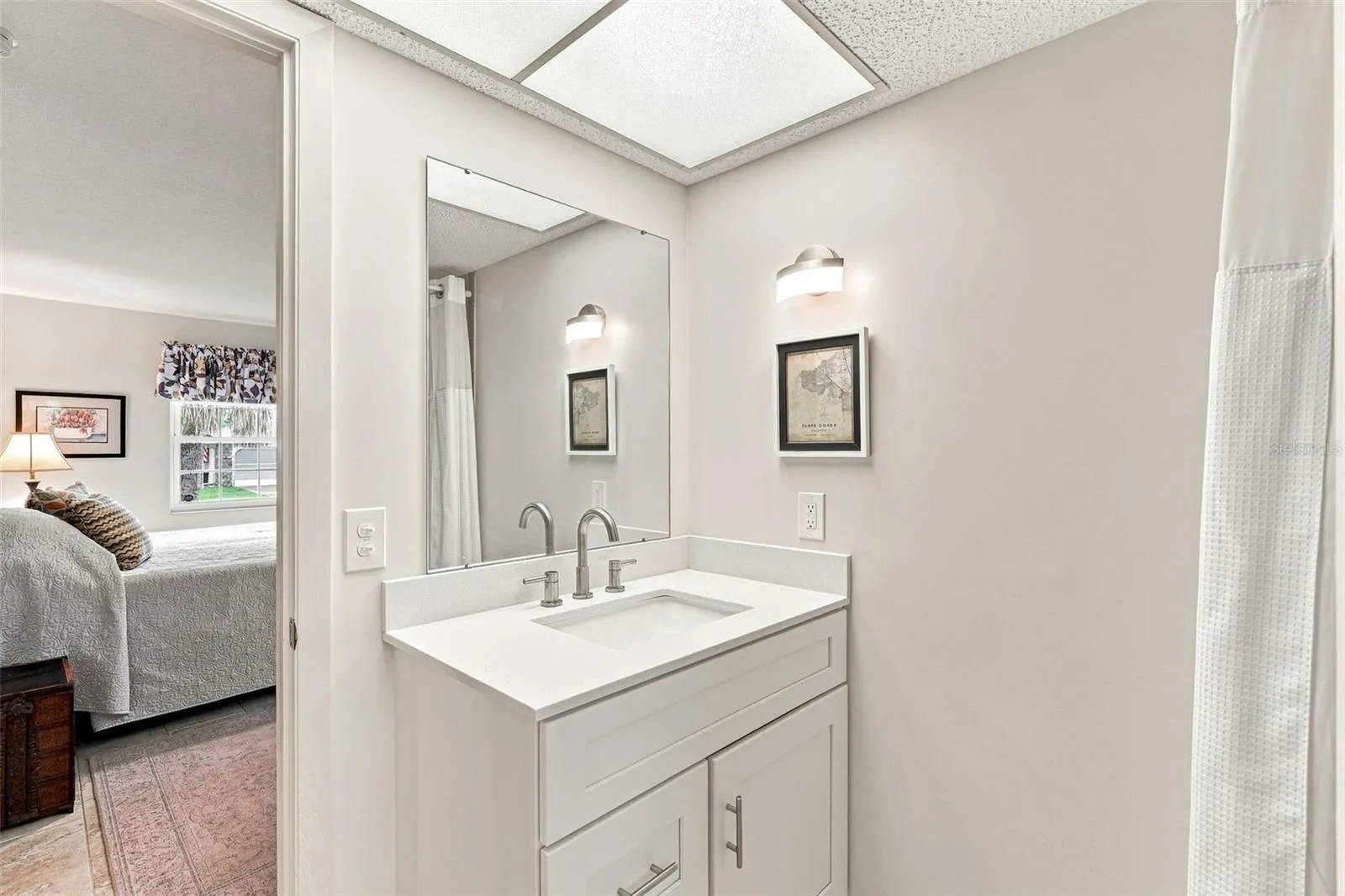 Ensuite Bath is Pristine